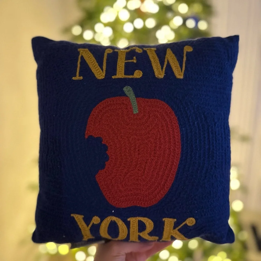 Pottery Barn New‎ York Apple Pillow 12x12 Embroidered Cotton
